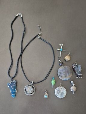 🌸 $3 Each Pendant Necklaces and Pendants